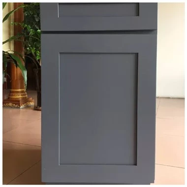 Pilkos spalvos Shaker virtuvės spintelės