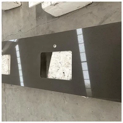 Pilkos spalvos kvartalo stalviršiai