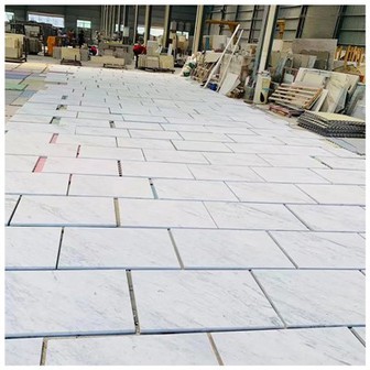 Baltas Carrara marmuras